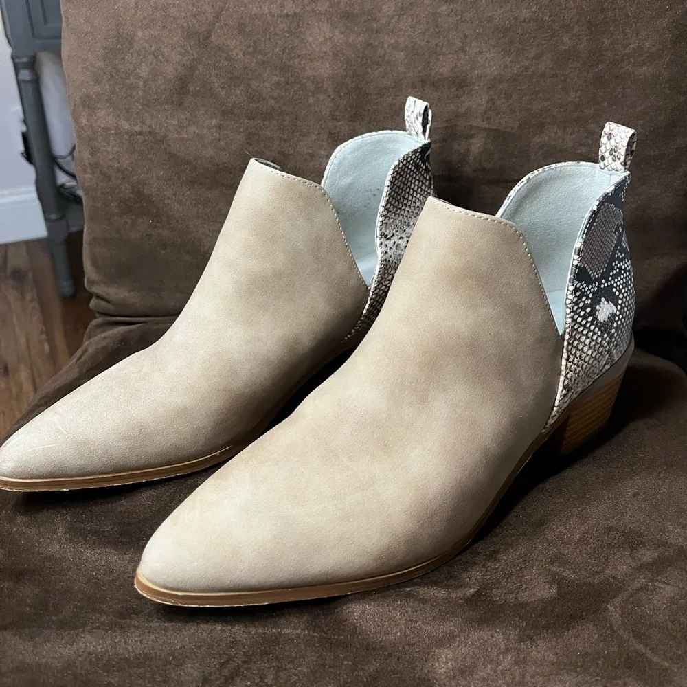 Ankle Boots || Size: 8 - Picture 2 of 4